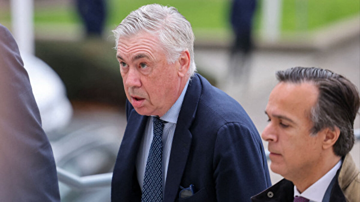Madrid İl Mahkemesinde görülen davaya Ancelotti, eşi Mariann Barrena ile oğlu ve aynı zamanda Real Madrid yardımcı antrenörü olan Davide Ancelotti'nin eşliğinde geldi.