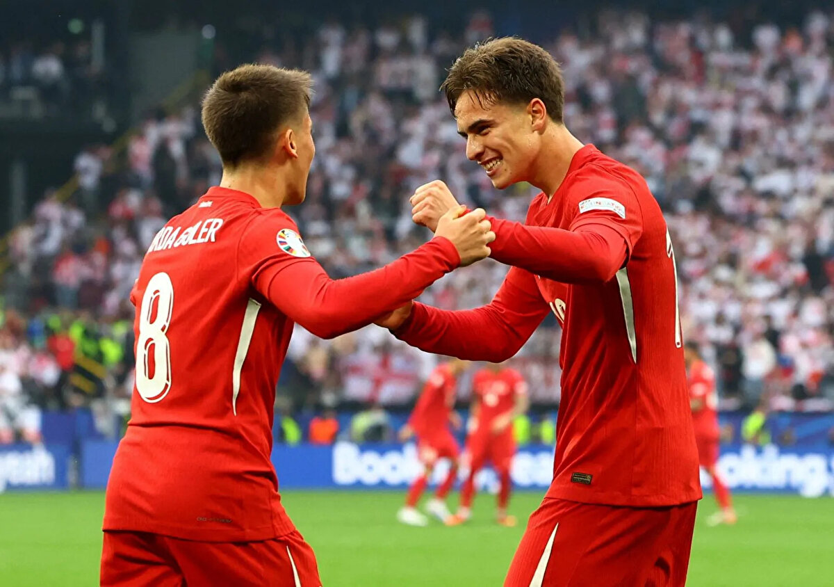 Arda ile rakip olabilirler<br><br><br>Kenan Yıldız'ın Barcelona'ya transfer olması durumunda Türk futbolunu iki büyük mücevheri olarak görülen Arda Güler ve Kenan Yıldız, aynı zamanda büyük iki rakip olabilirler.