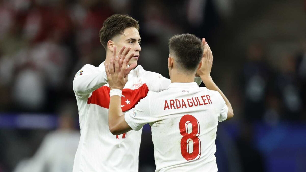 19 yaşındaki Kenan Yıldız, bu sezon Juventus formasıyla çıktığı 42 maçta 7 gol 4 asistlik performans sergiledi.