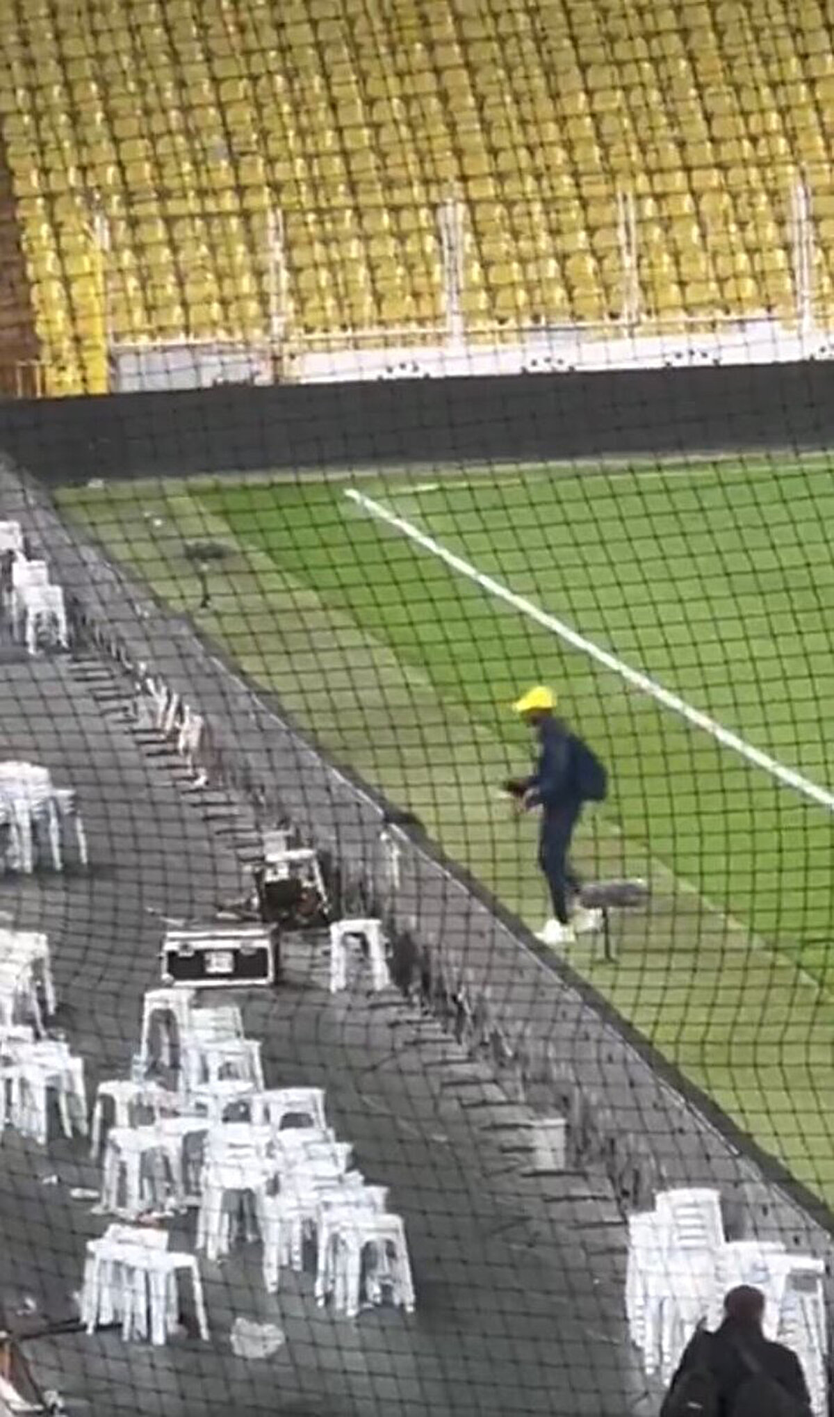 <br>Daha sonra Fred, takım otobüsüne binmeden stadyumdan tek başına ayrıldı.<br>