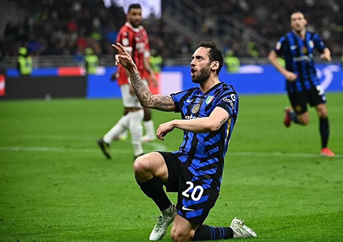 HAKAN ÇALHANOĞLU DERBİYE DAMGA VURDU<br><br>İtalya Kupası yarı final ilk maçında Sansiro Stadyumu'nda iki ezeli rakip Inter ile Milan karşı karşıya geldi.