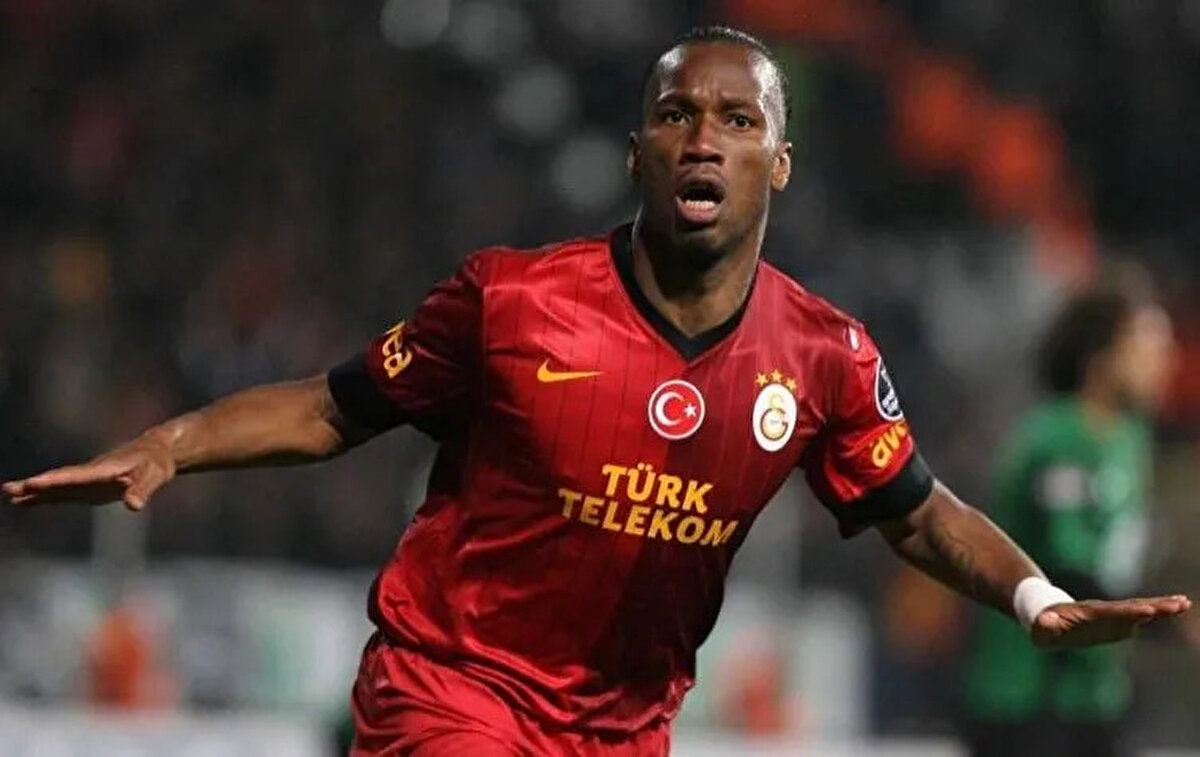 DROGBA'DAN ŞAŞIRTAN DERBİ PAYLAŞIMLARI<br><br>Didier Drogba, Galatasaray'ın kupada Fenerbahçe'ye karşı aldığı galibiyetin ardından, dikkat çeken paylaşımlar yaptı.