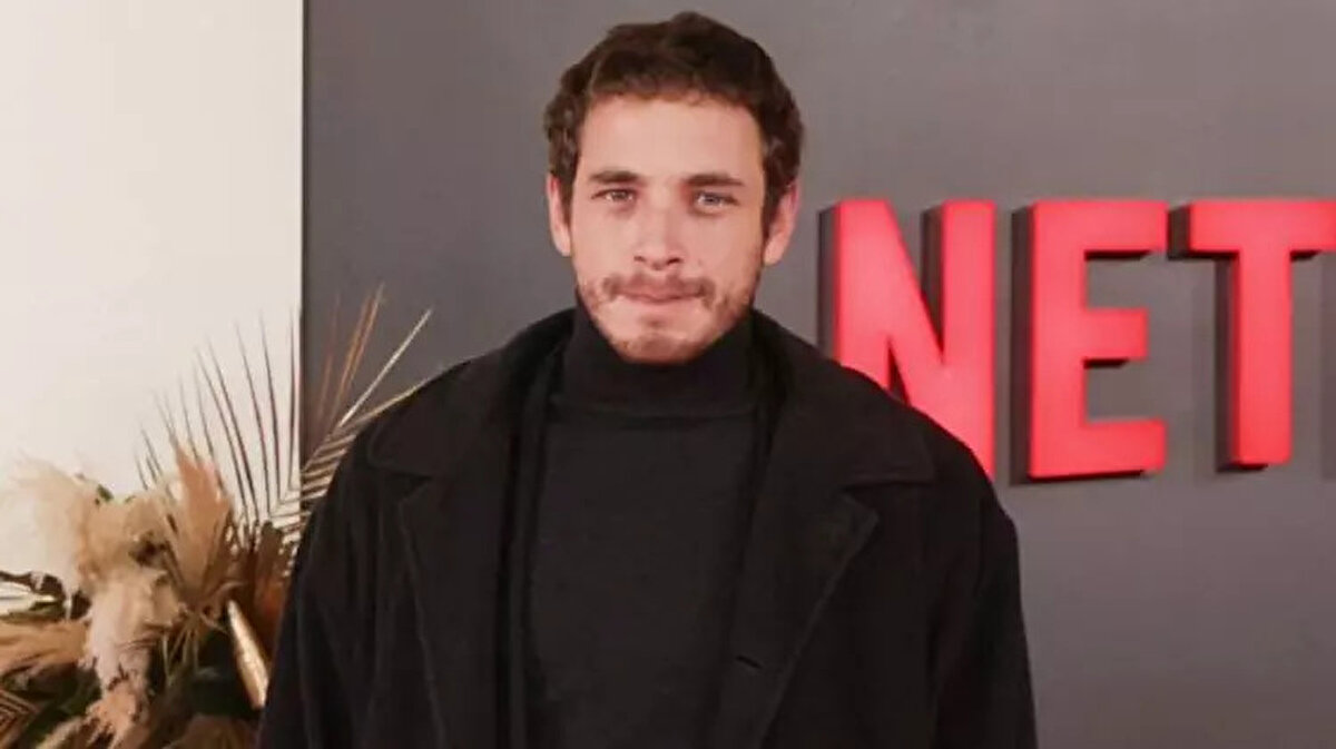 DETAYLAR BELLİ OLDU<br><br>Cem Yiğit Üzümcüoğlu ile MED Yapım ortaklarından Fatih Aksoy’un kızı Direnç Aksoy’un dahil olduğu bir grubun Oyuncu Sendikası adlı whatsapp grubu üzerinden eylemlere katılımı organize ettiği, bu grup üzerinden kültür-sanat camiasını sokak eylemlerine kışkırttıkları iddia edildi.