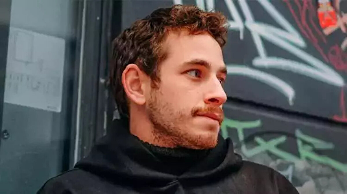 Oyuncular, İmamoğlu Örgütü lehine üzerlerinde baskı kurulmasından rahatsız oldu ve Adli Makamlarla irtibata geçti.<br><br>Cem Yiğit Üzümoğlu ile Direnç Aksoy’un Whatsapp grubu üzerinden oyunculara baskı kurdukları kaydedildi.