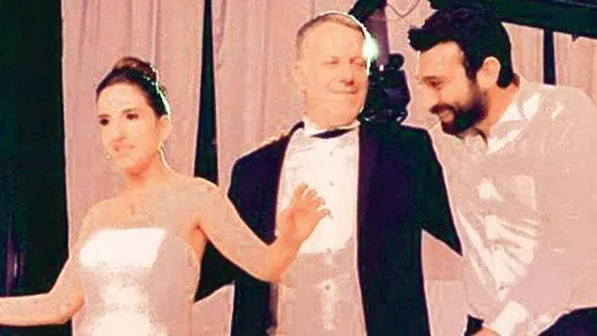 Güvenlik güçlerinin tespitlere göre şüpheliler Cem Yiğit Üzümcüoğlu ile Med Yapım ortaklarından Fatih Aksoy’un kızı Direnç Aksoy’un dahil olduğu bir grubun Oyuncu Sendikası adlı Whatsapp grubu üzerinden eylemlere katılımı organize ettiği, bu grup üzerinden kültür-sanat camiasını sokak eylemlerine kışkırttıkları öğrenildi.