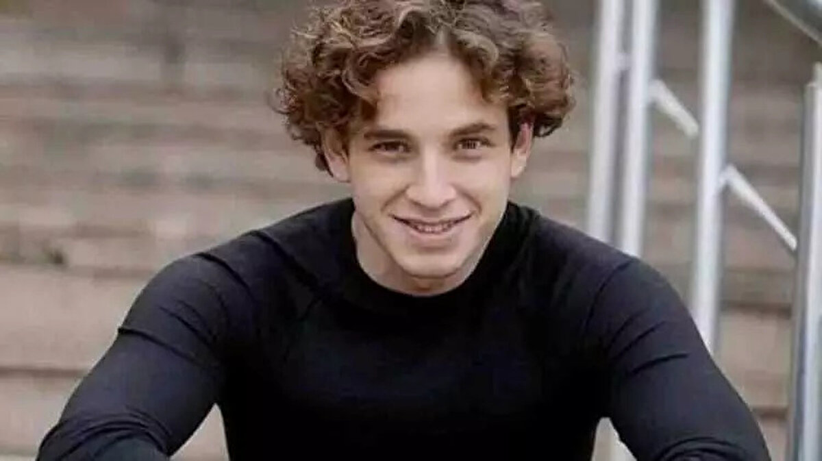 Organizatörlerin içerisinde oyuncuların bulunduğu yaklaşık 170 kişilik Whatsapp grubu üzerinden oyuncuları kışkırtarak eylemlere katılmasını sağladıkları, çok takipçili hesaplar üzerinden gençlere yönelik paylaşımlar yaptırdıkları, sokak eylemlere katılmayanlar ve boykot çağrısına uymayanlar üzerinde baskı kurdukları anlaşıldı.<br><br> <br><br>Organizasyonlara katılmayanların fişlenmek ve dışlanmak korkusuyla grubun bildirilerine imza attıkları veya katılım göstermek durumunda kaldıkları, aksi durumda yeni projelerden veya yürümekte olan projelerden dışlanmaktan çekindikleri ve bu durumdan rahatsız oldukları, Whatsapp yazışmalarını da kayıt altına alarak ilgili makamlar nezdinde girişimde bulundukları öğrenildi.