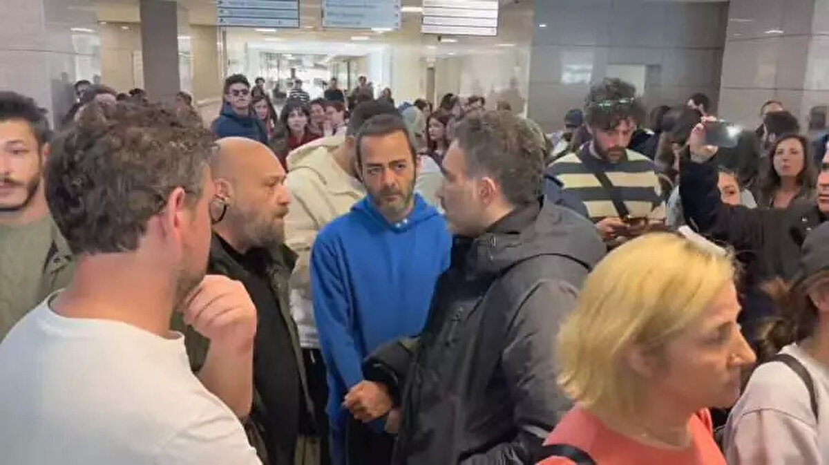 PLANLANDIĞI GİBİ GELDİLER<br><br>Zuhal Olcay'ın yanı sıra Ahmet Mümtaz Taylan, Onur Saylak ve Kubilay Aka'nın da aralarında bulunduğu çok sayıda oyuncu, Cem Yiğit Üzümoğlu'na destek için adliyeye geldi