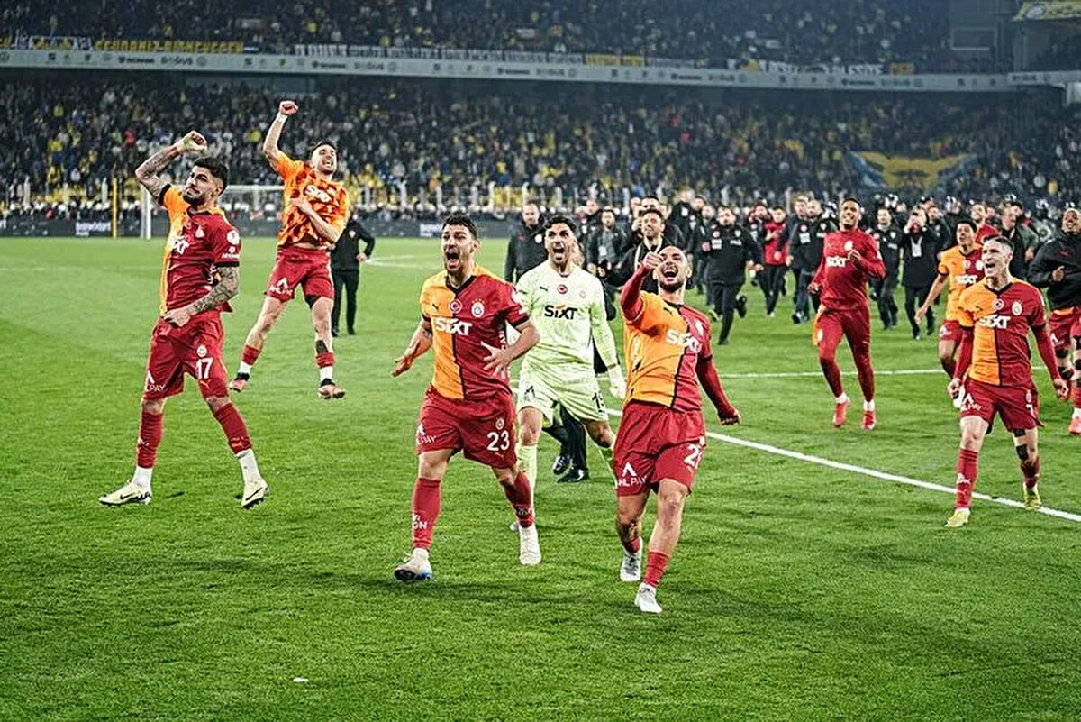 Özellikle Beşiktaş deplasmanında alınan mağlubiyetin ardından takıma motivasyon sağlamayı amaçlayan yönetim, Fenerbahçe galibiyetiyle yakalanan momentumu sürdürmek için oyuncuların moralini yüksek tutmayı amaçlıyor.