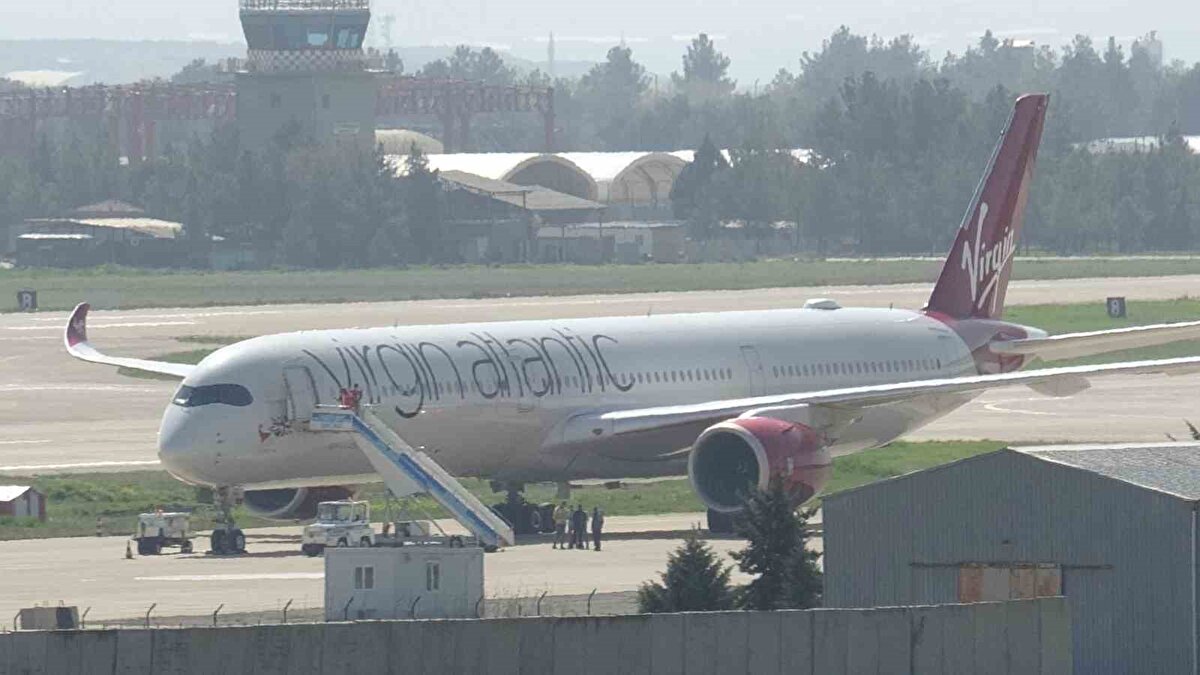 Uçak, sert iniş sonrası arızalanarak Diyarbakır Havalimanı’nda kaldı.