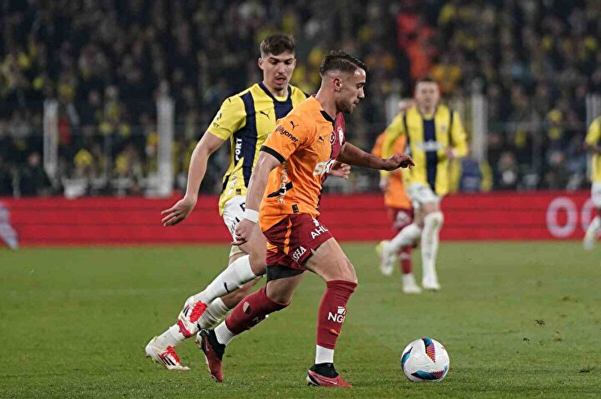 Ziraat Türkiye Kupası Çeyrek Final maçında Fenerbahçe ile Galatasaray, Kadıköy'de karşı karşıya geldi.