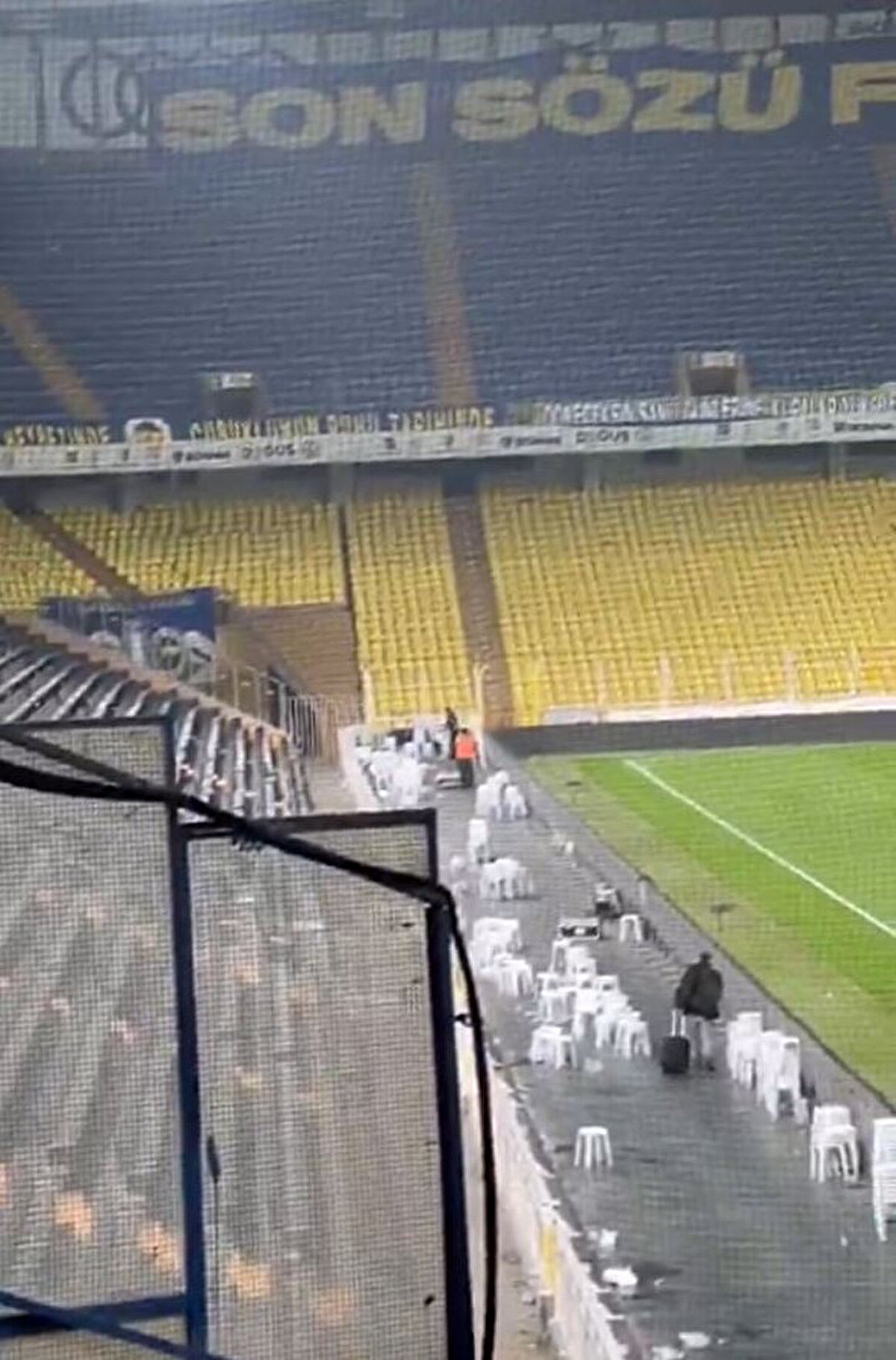 Fred'in Galatasaray derbisinde kırmızı kart gören oyuncular içerisinde olduğu belirtildi. Brezilyalı oyuncu PFDK'ya tedbirli olarak sevk edilirse Trabzonspor maçında forma giyemeyebilir.