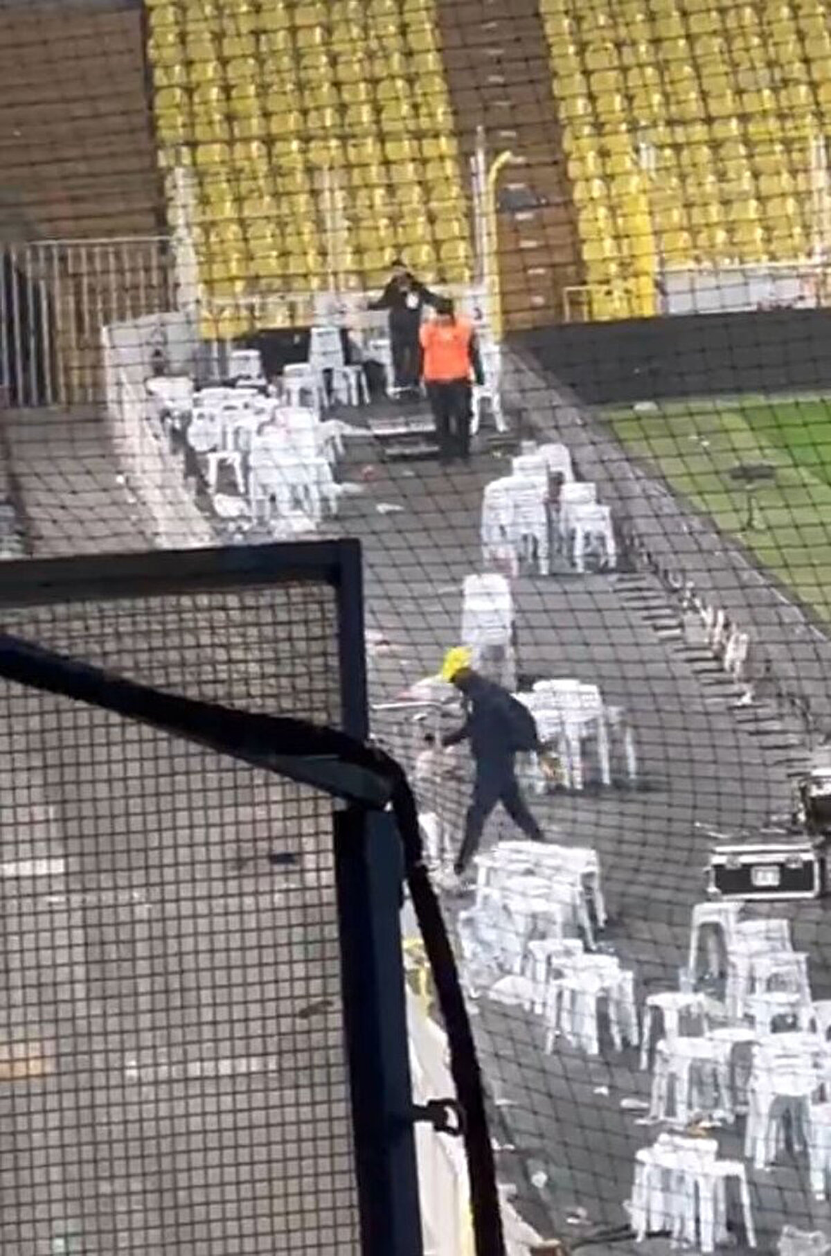 Sosyal medyada Fred'in neden takımdan ayrı stadyumdan çıkış yaptığı anlaşılamadı. Konuyla ilgili birçok iddia ortaya atıldı.<br>