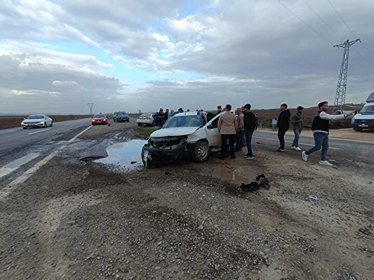 Kazada, otomobillerde bulunan 3 kişi yaralandı.
