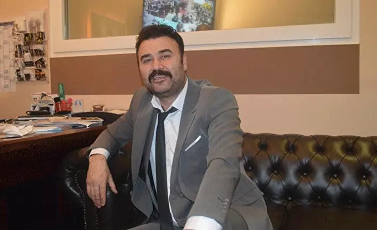 "YALAN SÖYLEDİN, BAK ŞİMDİ YAKIŞMADI"<br><br>Abisine seslenen Hüseyin Tatlı, "Oğlum senden bir şey olmaz kendini yorma dedim' demişsin bana. Asla böyle bir konuşma olmadı seninle aramızda. Yalan söyledin. Bak şimdi yakışmadı. Sen değil miydin, arabada Ahmet, rahmetli Topal Halafın yanında benim sesimi dinleyip 'La buna kuş pisliği yedirelim' diye espri yapan..." diyerek sözlerini tamamladı.