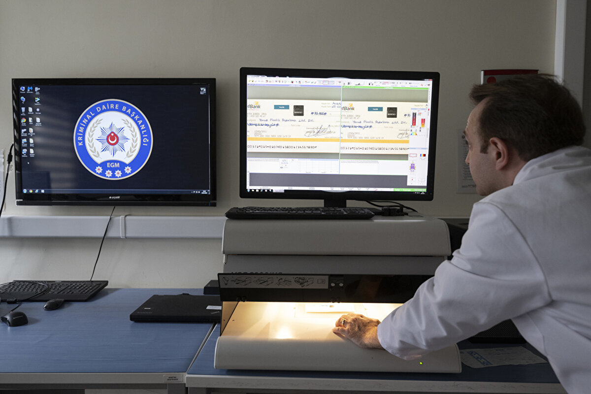 Kuş, samimi mukayese imzalarının sandık seçmen listesi, bankacılık veya belediye evraklarında kullanılan imzalardan olduğunu anlatarak, "Bunlar üzerinde atılmış imzaları savcılık makamından bekliyoruz. Onun dışında yine huzurda alınmış kolluk kuvvetleri ya da katip huzurunda alınan imzalarla birlikte suça konu imza üzerinde karşılaştırmalı bir inceleme gerçekleştiriliyor." ifadelerini kullandı.