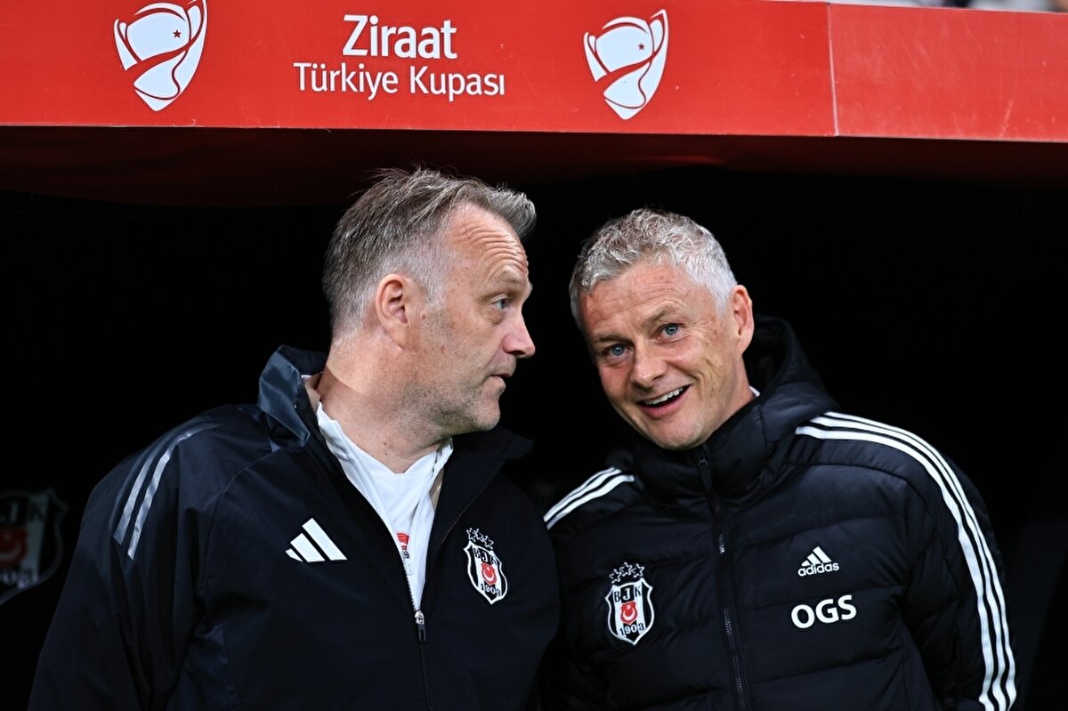 ''Bu kadro maç seçiyor diyorum. Beşiktaş alt ligden Kocaelispor'la oynasa kaybeder, Barcelona gelsin belki yener. Böyle bir kadro olur mu ya! Yazık günah taraftara.''