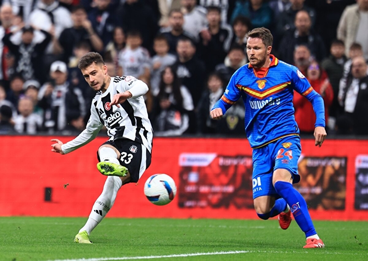 ''Bırak atsın golü ya. Beşiktaş taraftarına üzülüyorum. Senin taraftara verdiğin mutluluk 4 gün mü sürüyor?''