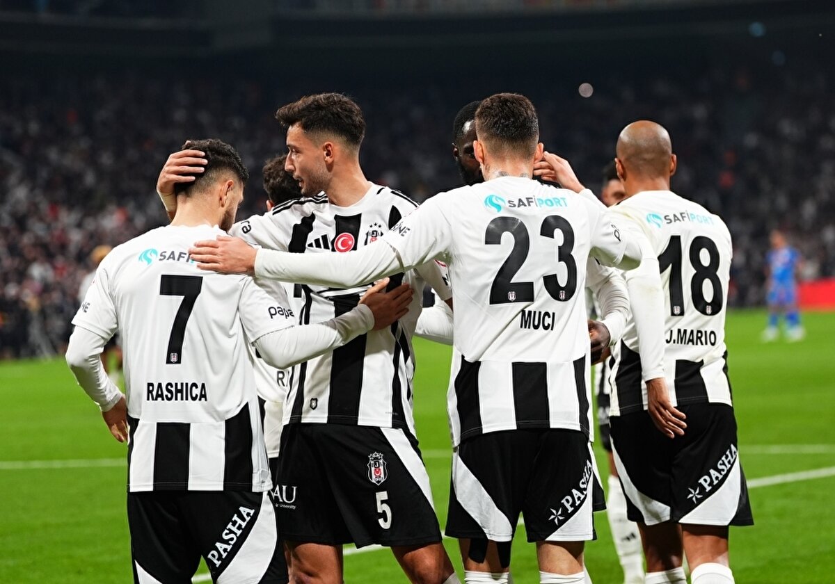 <br>''Serdar Adalı başkan takımın yarısını yolla. Maç seçiyor futbolcular.''