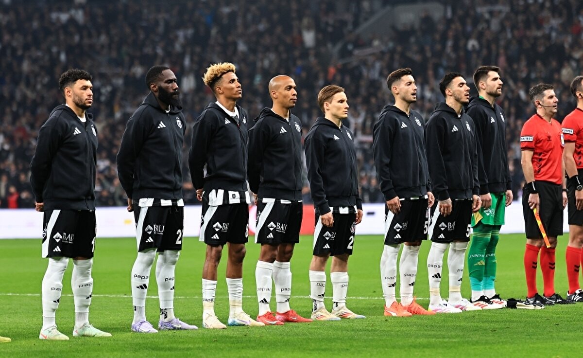 <br>''Sezon sonunda bu kadrodan giden kimse gitsin. Semih Kılıçsoy formayı ne kadar hak ediyor? Biz burada Semih için Montella'ya gider yaptık. Çocuğu ağlattın, psikolojisini bozdun diye. O günden sonra Semih nerede?''