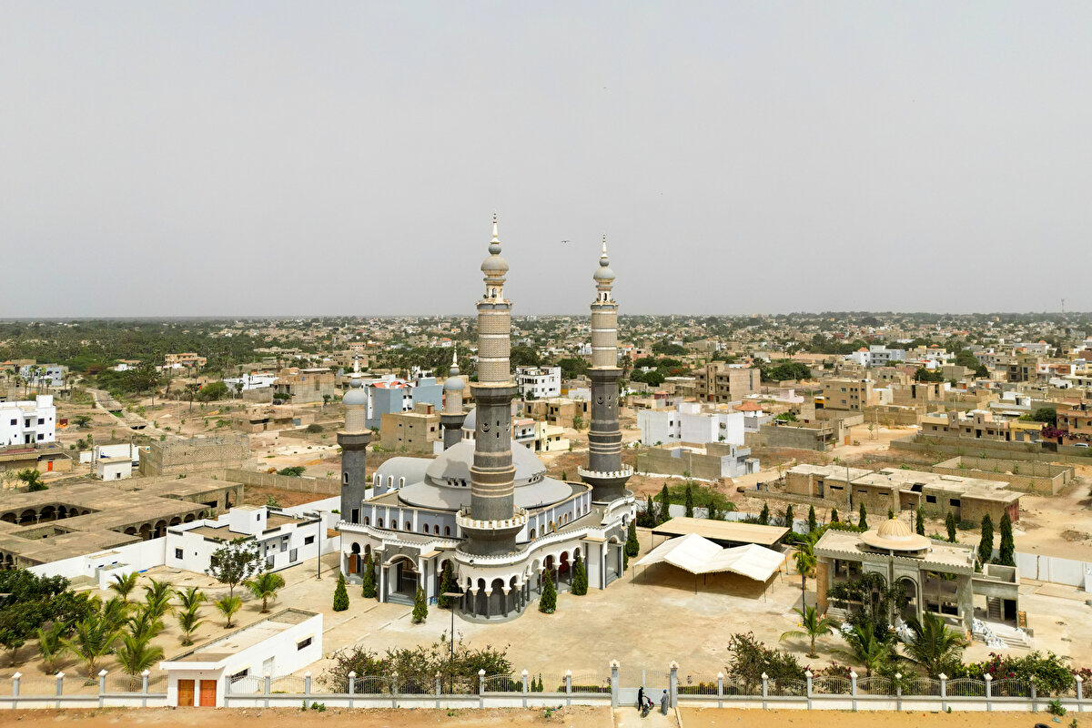 Başkente 70 kilometre mesafedeki Thies kentinde yer alan "Abdoulaye Diop Camii", 