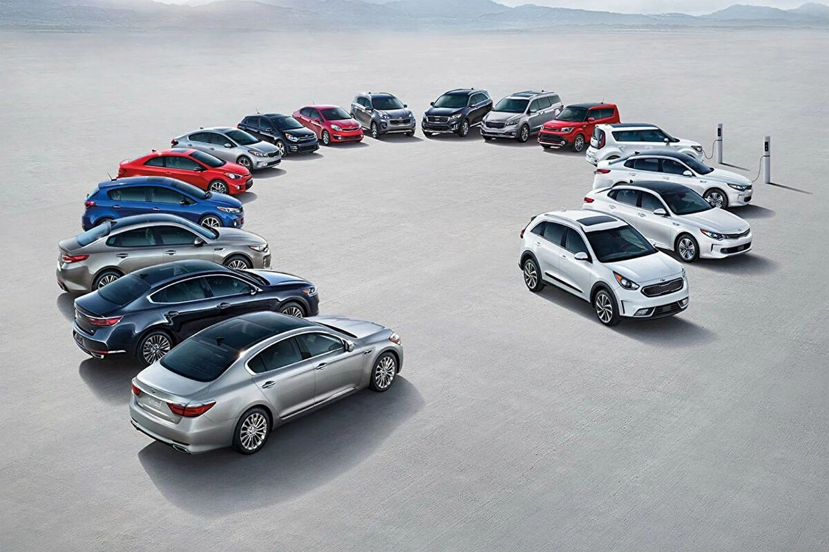 Mart ayında ise genel tablo daha olumlu seyretti. Otomobil ve hafif ticari araç pazarı, geçen yılın mart ayına göre yüzde 6,4 küçülerek toplam 116 bin 900 adede düştü. Ancak bu dönemde otomobil satışları yüzde 5,5 artarak 91 bin 828 adede ulaştı. Hafif ticari araç satışları da yüzde 10,2 büyüme göstererek 25 bin 72 adede çıktı.