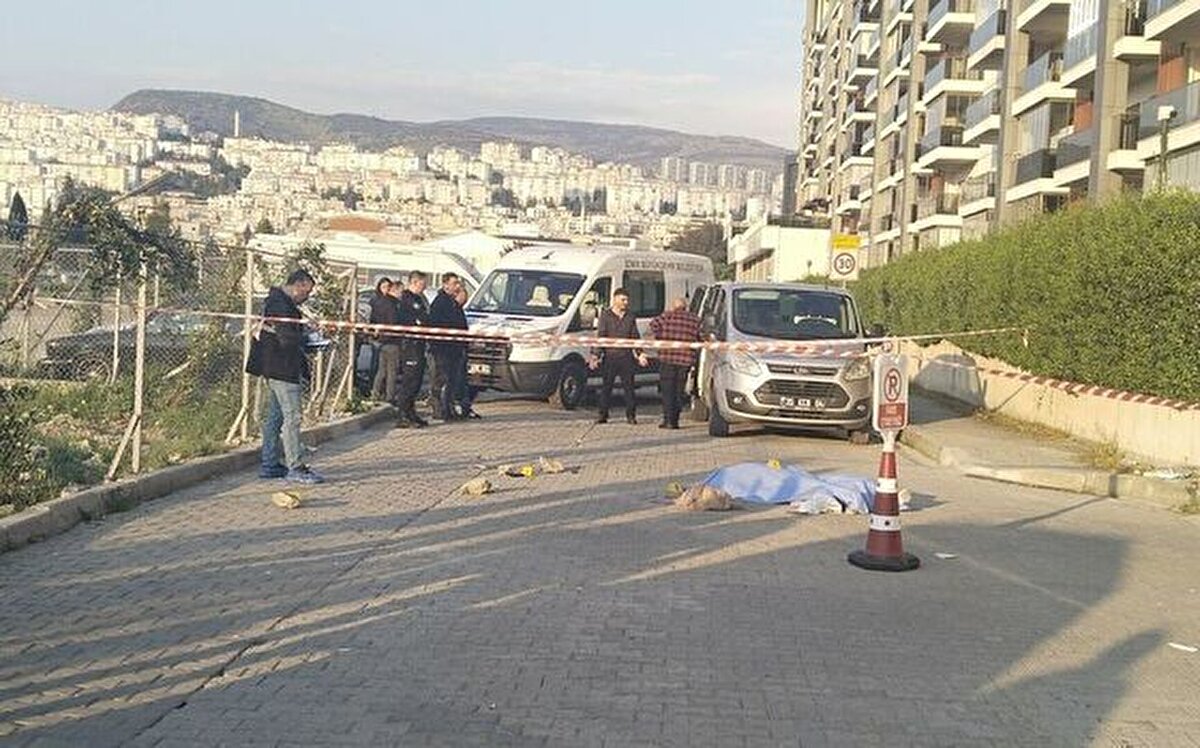 Sağlık ekiplerince yapılan kontrolde Selen Sakın'ın olay yerinde yaşamını yitirdiği belirlendi. Olayda ağır yaralanan Kaynak ile saldırgan Yorğun ise yapılan ilk mücadelenin ardından çevredeki hastanelere kaldırıldı. Tedaviye alınan yaralılardan Yorğun da yaşamını yitirdi.