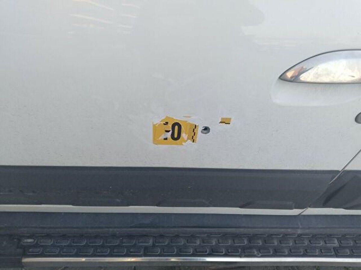 Anne- kız kanlar içerisinde düşerken, aynı silahı göğsüne dayayan Yorğun, kendini de vurdu. Çevredekilerin ihbarı üzerine olay yerine sağlık ve polis ekibi sevk edildi.