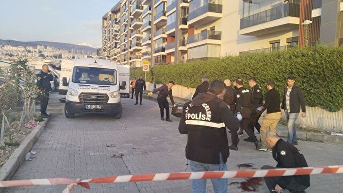 Olay, saat 17.30 sıralarında Yeni Mahalle Mahallesinde meydana geldi. Necat Yorğun, iddiaya göre, sokak ortasında önünü kestiği eski nişanlısı Selen Sakın ile Sakın'ın annesi Medine Serpil Kaynak'a, yanında bulunan tabancayla ateş etti.