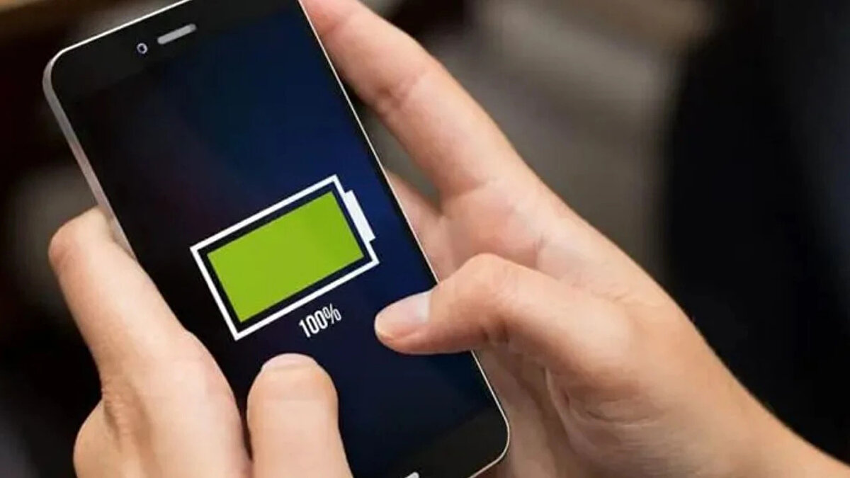 Eskiden hafif ve sade uygulamalarıyla bilinen Google, eklediği yeni özelliklerle yazılımlarını adeta bir batarya tüketim makinesine dönüştürdü. Yapay zekayı da eklersek bunun doğrudan pilleri etkilediğini söylemek mümkün.