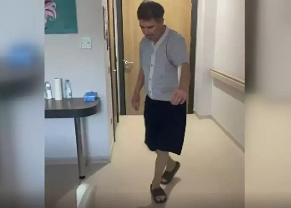 "Beni hayata yeniden bağladılar"<br><br>Ameliyatı sonrası 1 hafta hastanede müşahede altında kalan Hakan Sönmez, hayata yeniden bağlandığını belirterek, "25 yıldır Parkinson hastasıyım. Şu anda kalple ilgili tedavi gördüm. Şikayetlerim bugüne kadar Parkinson ile ilgiliydi. Bana ilk etapta, tek seferlik 5 yıla yakın şarjlı pil takıldı. Daha sonra teknoloji gelişince bunu değiştirdik, yeni pil takıldı. Bu pil de dışarıdan şarj olan pillerdendi. Kış günü bisikletimle sahilde gezerken, göğsümde ağrı olunca hastaneye gittim. Beni en çok şaşırtan kolumdan yaklaşık 30 santime yakın bir damar alındı. Tıkalı olan damarıma aktarıldı ve kalbim çalışmaya başladı. Bunu hissettim resmen. Nasıl hissediyorum şöyle, sanki ciğerlerim genişliyor. Mesela ayaklarım üşümüyordu. Sürekli yanıyordu. Ayaklarım üşümeye başladı. Çeşitli doktorlara gittik. Ameliyat konusunda sıcak bakılmadı. Parkinson olduğum için, kalbe yakın pili takmaları gerekmişti. Velhasıl beni ayağa kaldırdılar. Hayata yeniden bağladılar" diye konuştu.