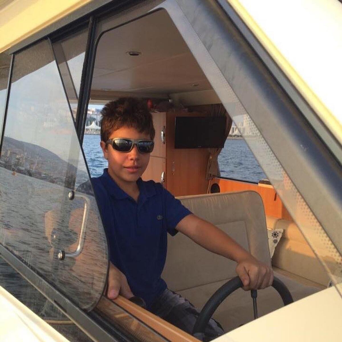 Yıllar sonra sosyal medya sayesinde ortaya çıkan Kaan, şimdilerde Fransa'da havacılık okuyor.