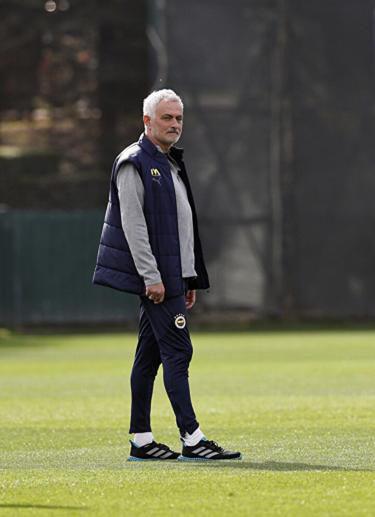 Jose Mourinho'nun herhangi bir özel tazminat maddesi bulunmadığı öğrenilirken, ayrılık kararı sarı lacivertli takımdan gelirse, Portekizli hocaya gelecek yılın da ücreti ödenecek ve yollar ayrılacak.