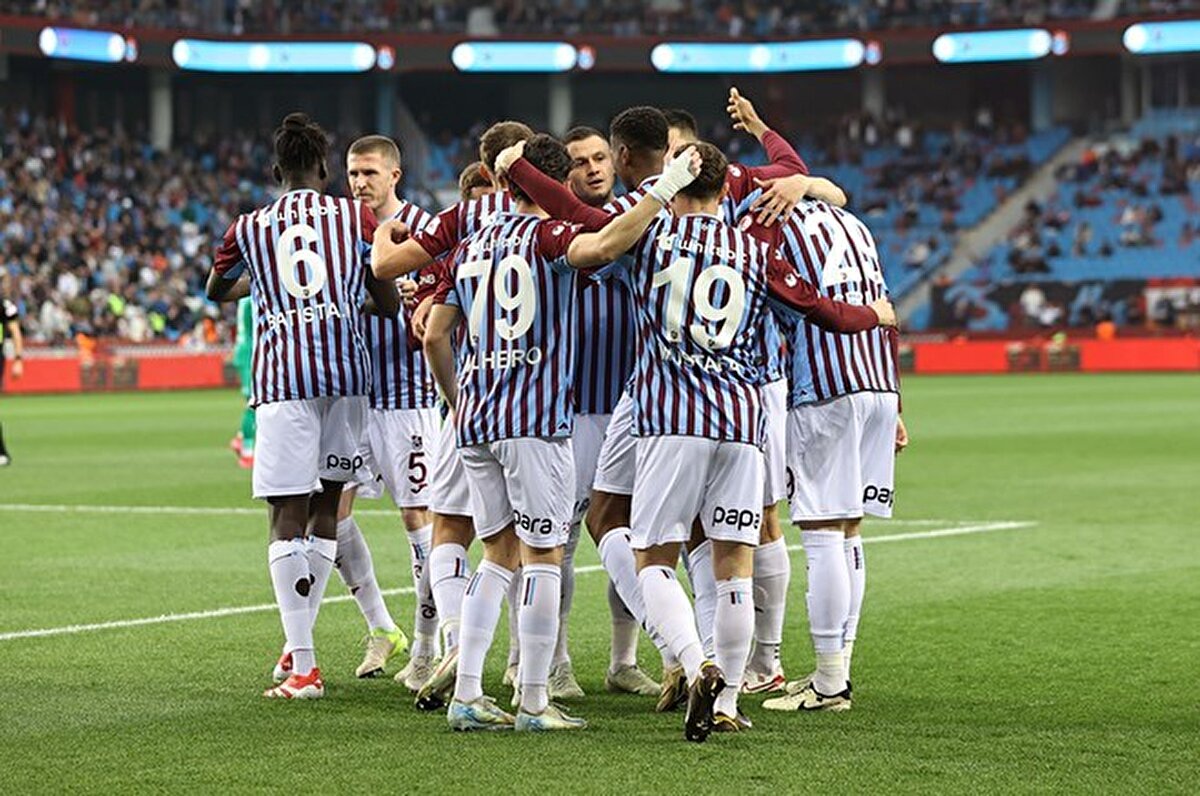 Süper Lig'in 30. hafta mücadelesinde Trabzonspor deplasmanda Fenerbahçe ile karşılaşacak.