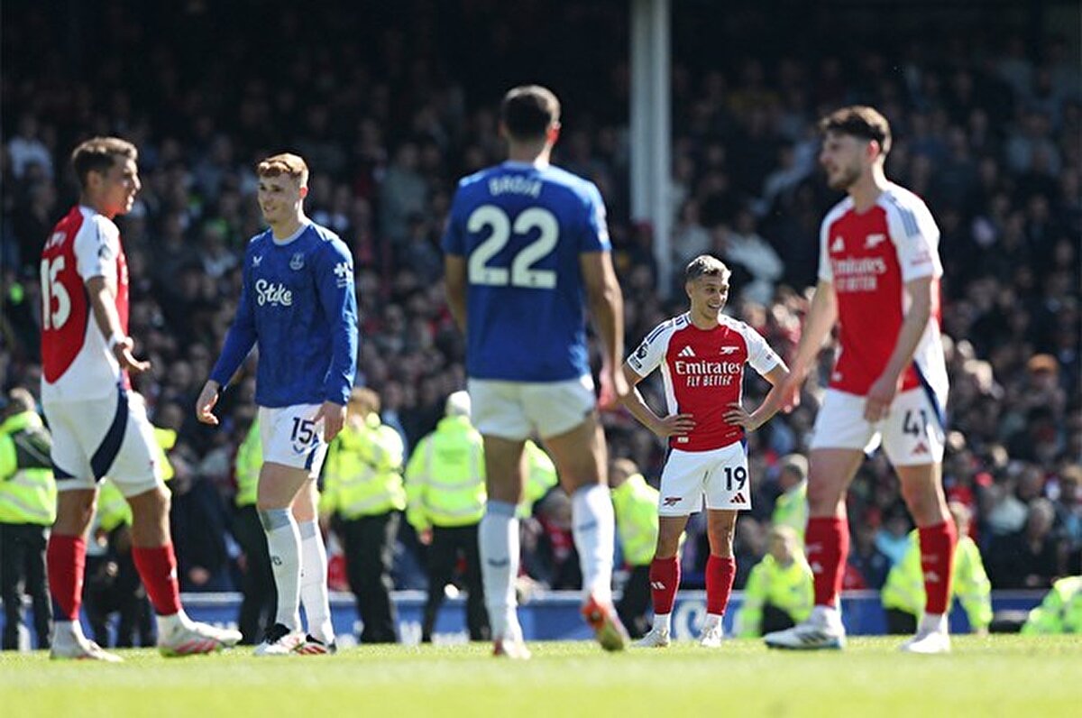 90 dakika 1-1'lik beraberlikle sonuçlanırken Arsenal puanını 62'ye, Everton ise 35'e yükseltti.