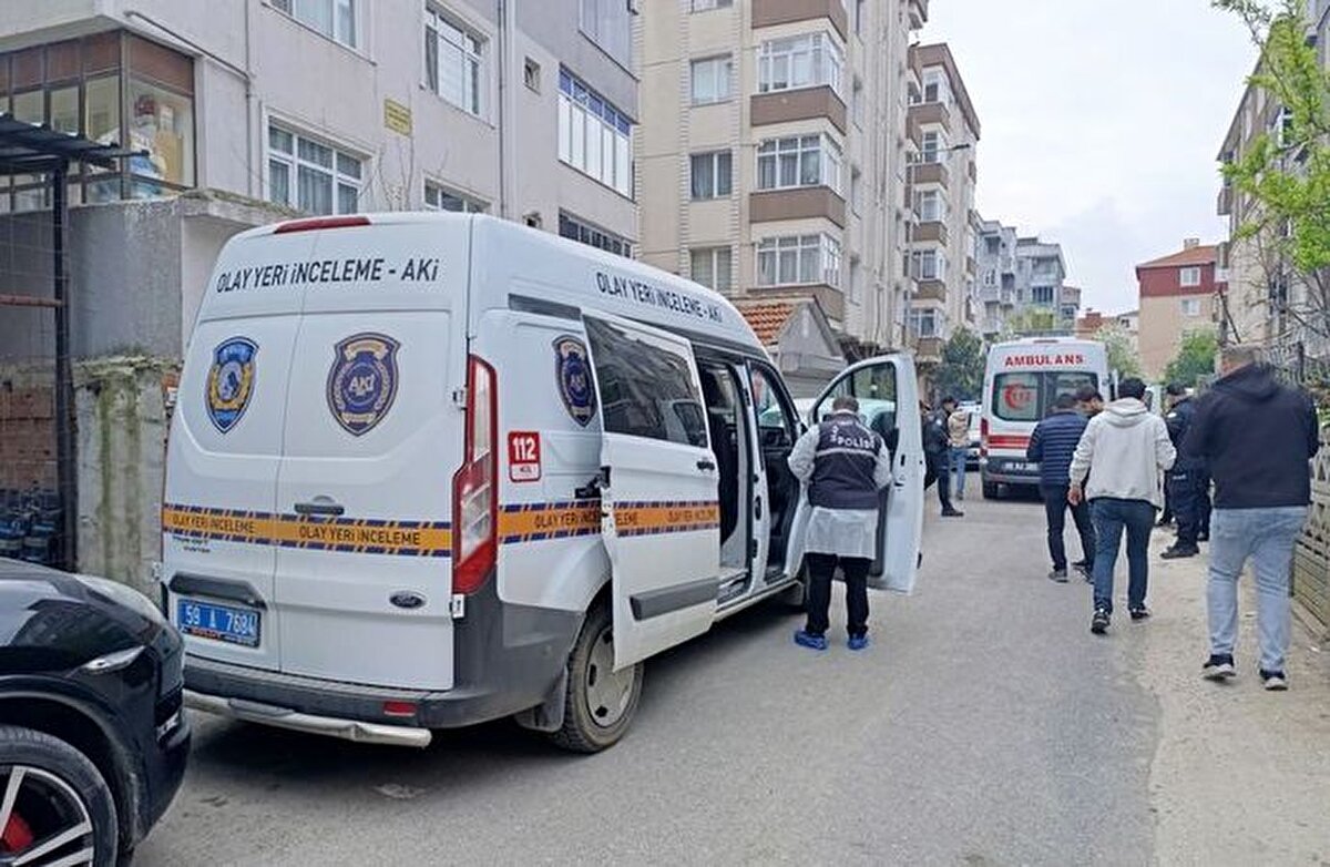 Yaralanan Emine Bahar Tunalı ise sağlıkçılar tarafından Çerkezköy Devlet Hastanesi'ne kaldırıldı. Emine Bahar Tunalı da doktorların tüm müdahalesine rağmen kurtarılamadı.