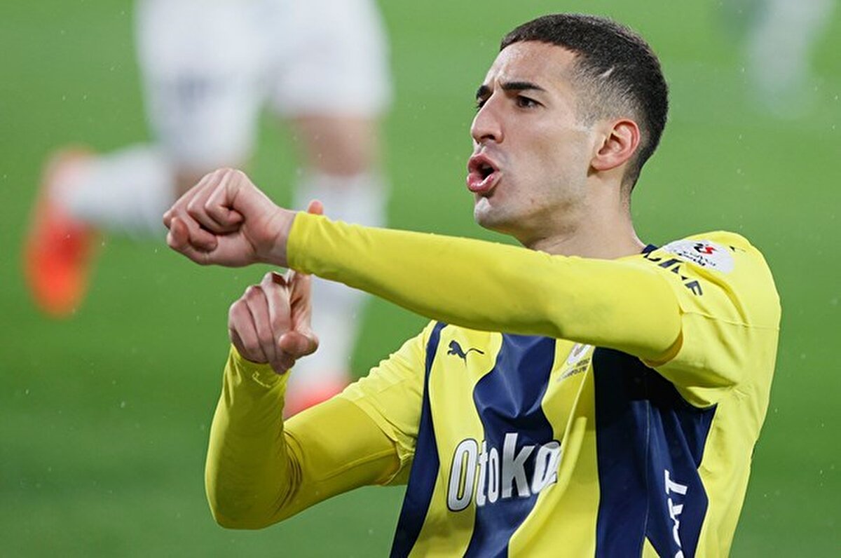 Deneyimli çalıştırıcının bu isimler yerine Livakovic, Mert Müldür ve Dzeko'ya formayı vermesi bekleniyor.