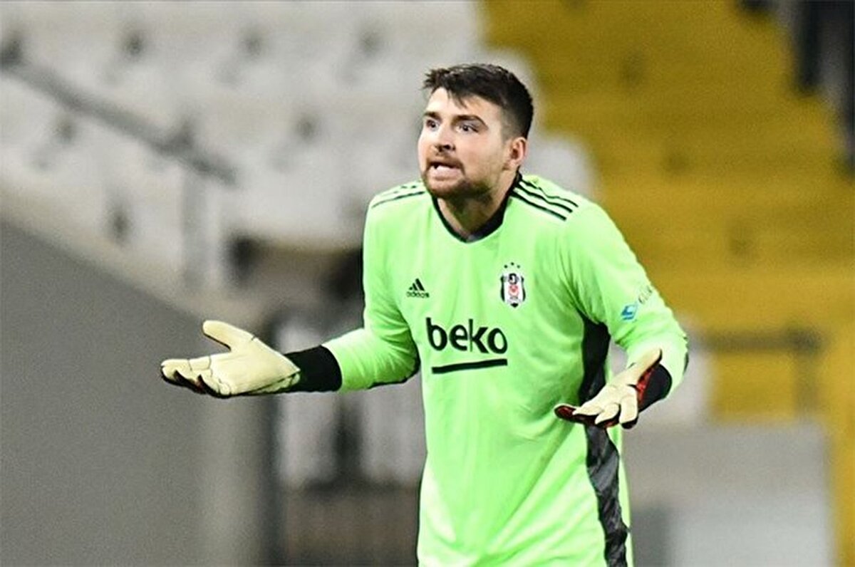 Karşılaşmanın ardından oldukça sinirli ve üzgün olan Destanoğlu'nun sezon sonunda takımdan ayrılmayı kafasına koyduğu aktarıldı.