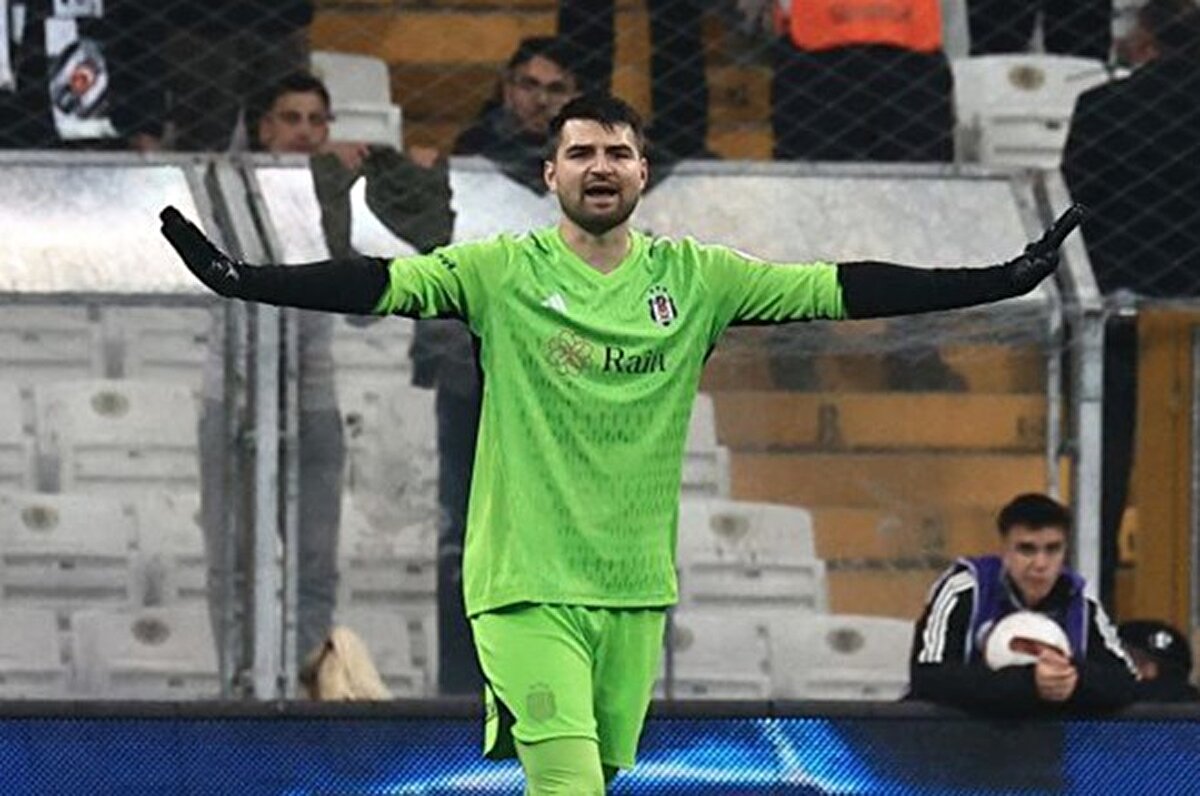 Beşiktaş'ın Göztepe'ye 3-1 mağlup olarak Türkiye Kupası'na havlu attığı karşılaşmada Ersin Destanoğlu'na taraftardan büyük tepki vardı.