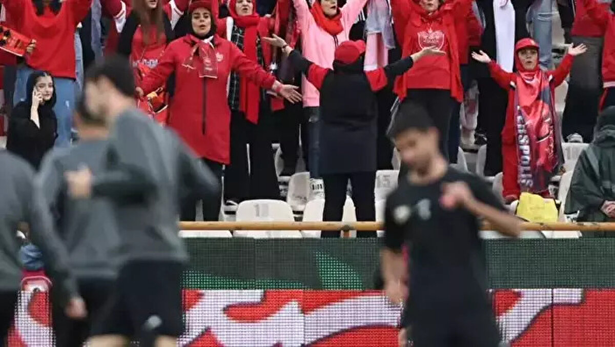 PERSEPOLIS, ESTEGHLAL'I KONUK ETTİ <br>İran Pers Körfez Pro Lig'in 25. hafta mücadelesinde İsmail Kartal yönetimindeki Persepolis, evinde Esteghlal ile karşı karşıya geldi.