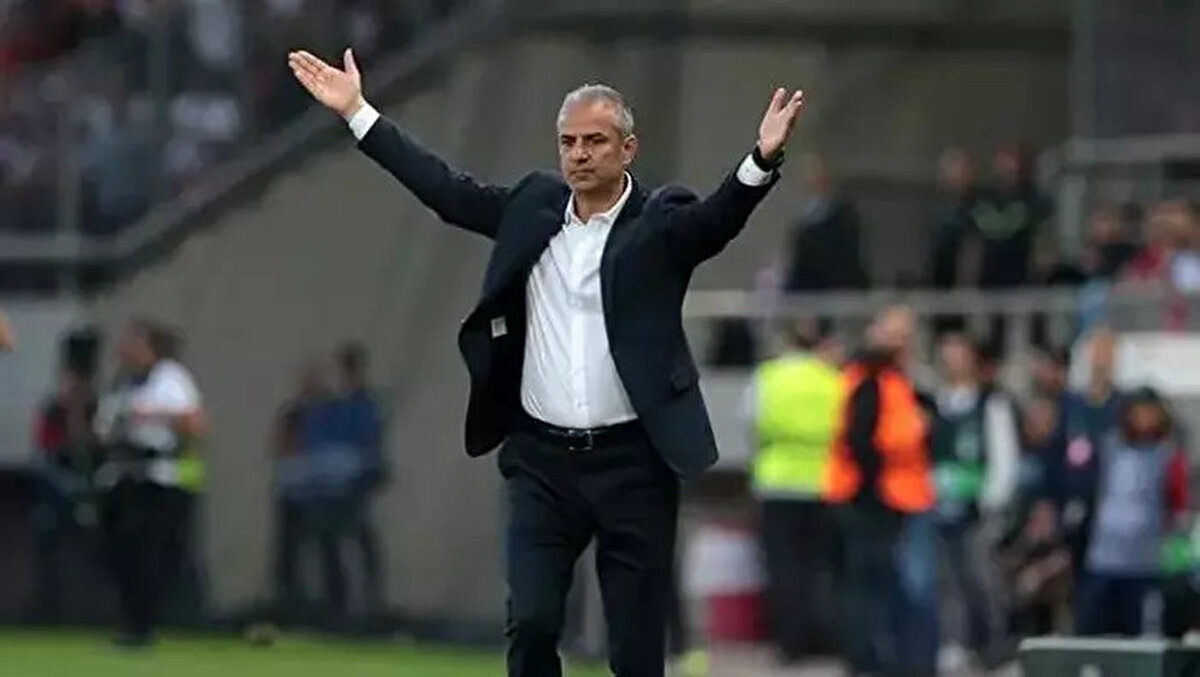 YAŞANAN TALİHSİZLİĞİ AÇIKLADI <br>Öte yandan Persepolis Teknik Direktörü İsmail Kartal, golsüz beraberlikle sona eren karşılaşmanın ardından düzenlediği basın toplantısında yaşanan talihsizliği açıkladı. 