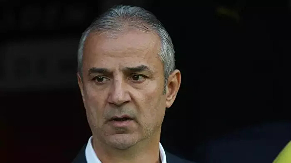 'MAÇ HAKKINDA FAZLA KONUŞAMAM!' <br>Tecrübeli teknik adam, şunları söyledi: "Maç hakkında fazla konuşamam çünkü son 12 günde 25 personelimiz ve 12-13 oyuncumuz hastalandı.