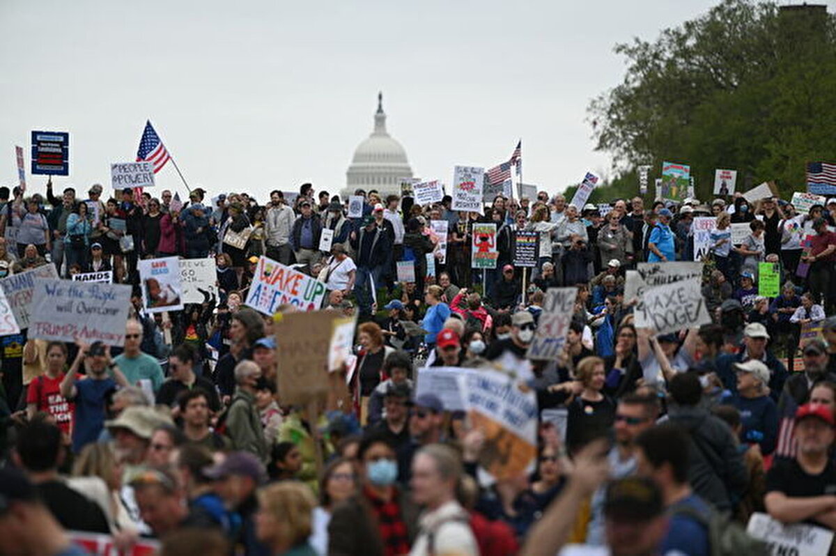 Gerek ABD gerek Avrupa'da eleştirilen Elon Musk'ın önümüzdeki haftalarda hükümetteki görevinden çekileceği iddia edilirken, Trump Musk'ın istediği kadar kalabileceğini ancak ayrılabileceğini belirtmişti.