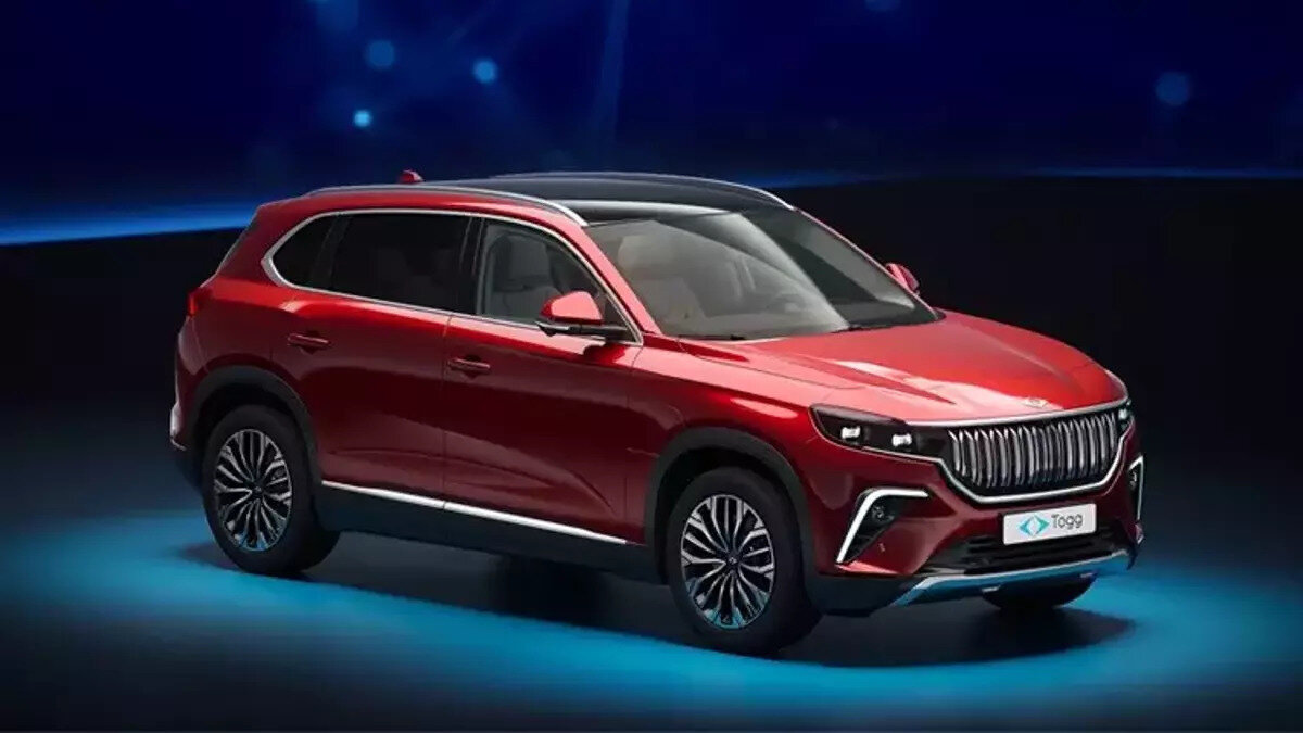 TOGG desteği yolda<br><br>İlk kez otomobil sahibi olacak aileler için yerli otomobil Togg’a özel destek paketi hazırlanıyor. “İlk Arabam Yerli Otomobil Aile Destek Programı” kapsamında, üç ve daha fazla çocuklu ailelere uzun vadeli, uygun geri ödeme koşulları sunulması hedefleniyor. Programda son aşamaya gelindi, ancak uygulamanın ne zaman başlayacağı henüz açıklanmadı.