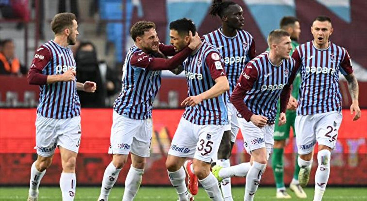 Bordo-mavililer ise, yeni teknik direktörleri Fatih Tekke ile sahadan 3 puanla ayrılmaya ve 519 gün sonra derbi kazanmaya çıkacak.