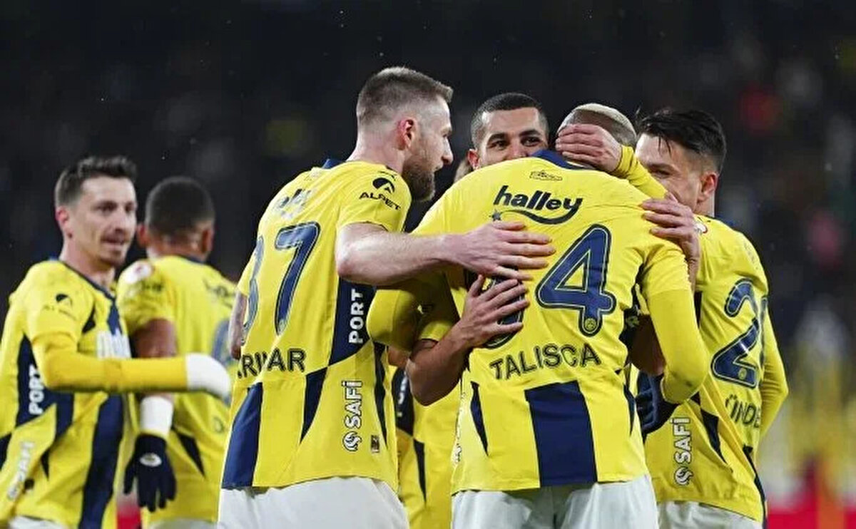 Toplam 9 isim sınırda<br><br>Fenerbahçe'de Trabzonspor maçı öncesinde 5 oyuncu ceza sınırında.