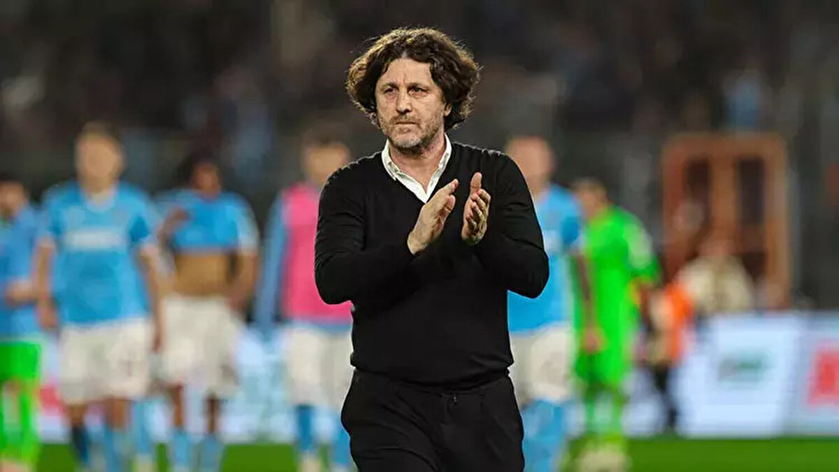 Tekke yine ilk peşinde<br><br>Bu sezon Süper Lig'de beklentilerin uzağında kalan Trabzonspor, ligde 27 maç sonunda 9'ar galibiyet, beraberlik ve mağlubiyet ile 36 puan toplayarak 10. sırada yer alıyor.