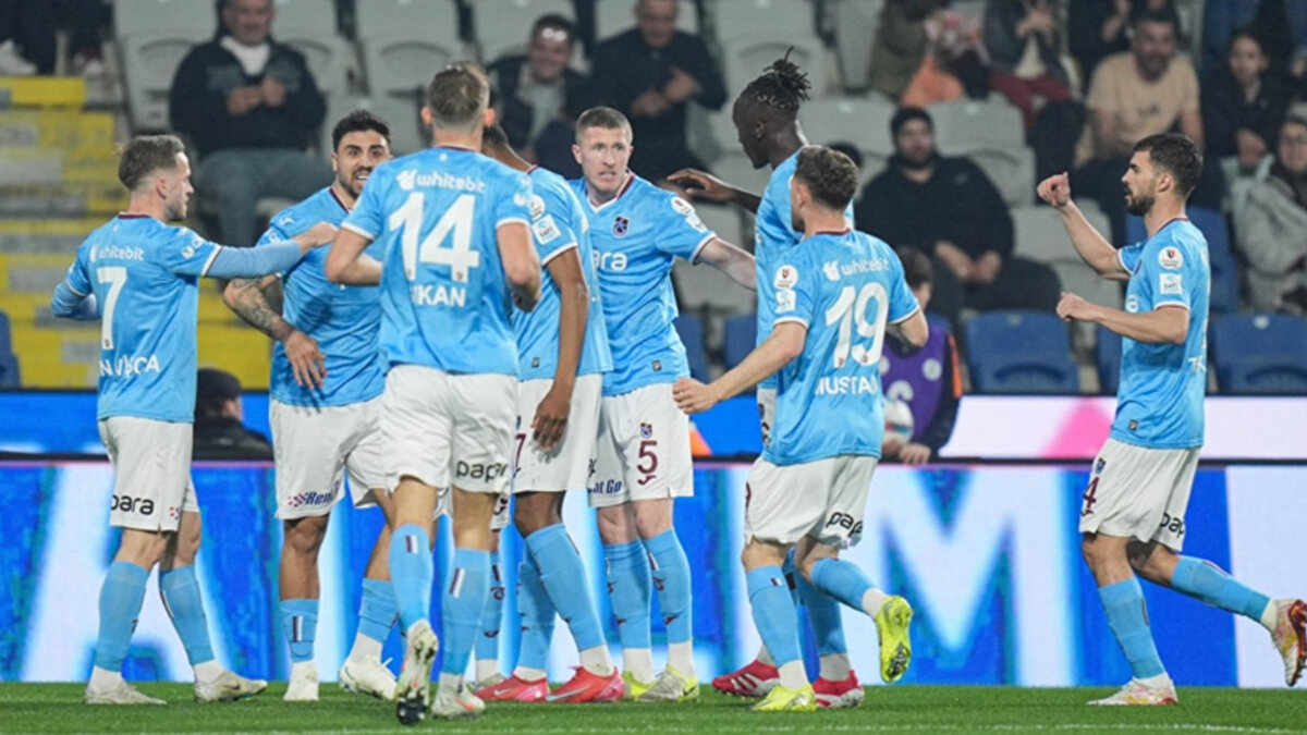 4 futbolcudan herhangi biri kart görmeleri halinde ligdeki Çaykur Rizespor maçında olmayacak.