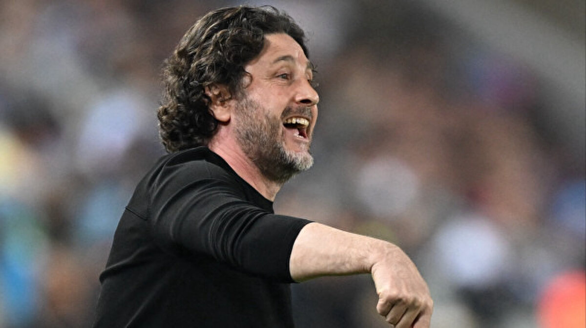 Teknik direktör Fatih Tekke yönetiminde ilk deplasman maçında Başakşehir'i 3-0 yenerek 300 gün sonra dış sahada kazanan bordo-mavililer, Fenerbahçe karşısında da galip gelerek 519 gün sonra üç büyük rakipleri önünde galip gelmeye çalışacak.