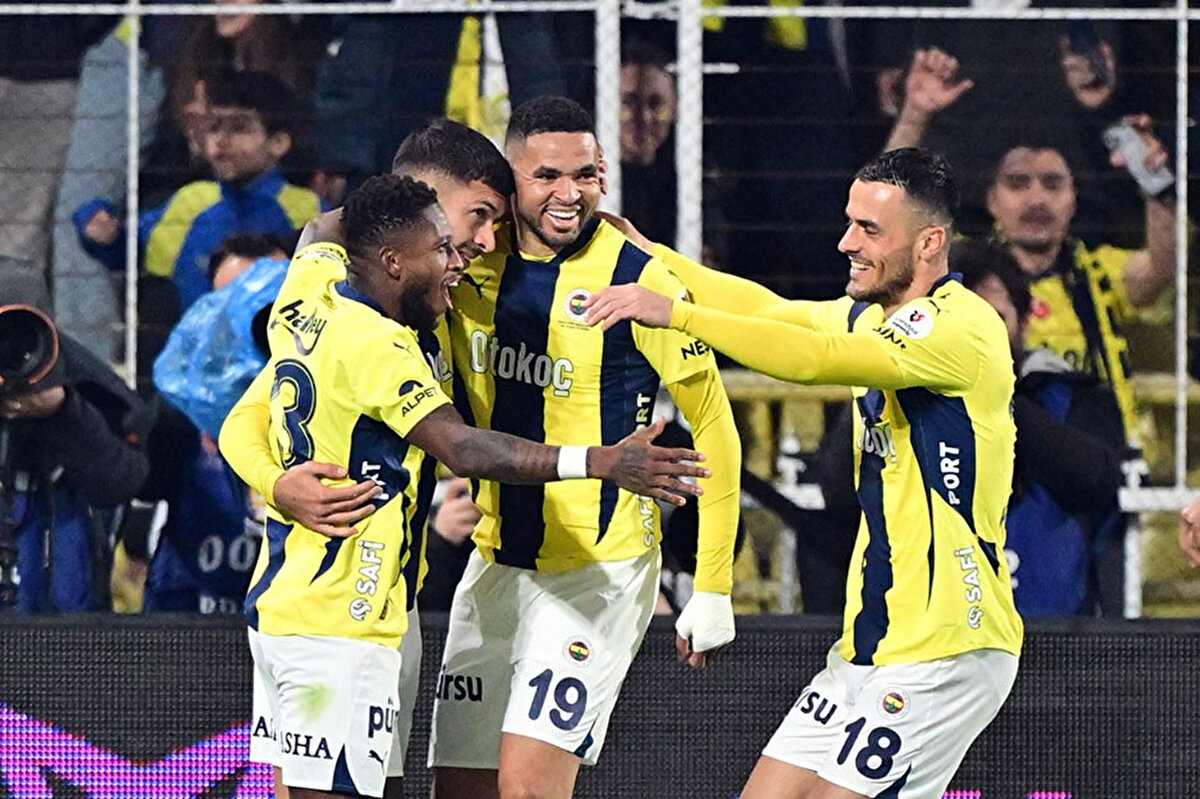 Fenerbahçe'de ise 2 isim kadroda yer almıyor bunlar: