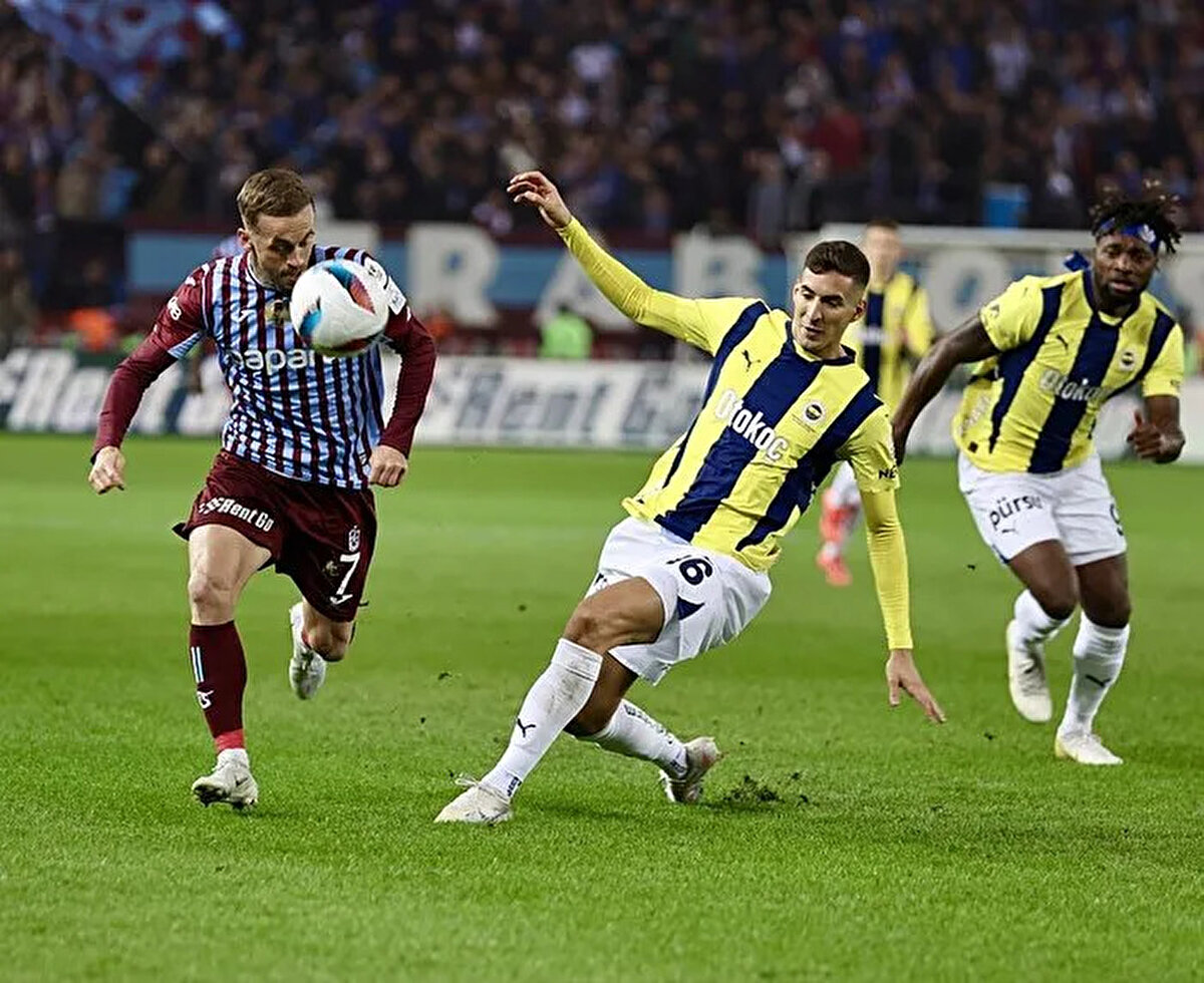 Fenerbahçe sahasında açık ara üstün <br><br>İki takım arasında Fenerbahçe'nin ev sahipliğinde yapılan toplam 66 resmi ve özel maçta Fenerbahçe'nin 29, Trabzonspor'un 13 galibiyeti bulunurken, taraflar 24 karşılaşmada eşitliği bozamadı. Bu müsabakalarda Fenerbahçe 96, Trabzonspor ise 66 gol attı.